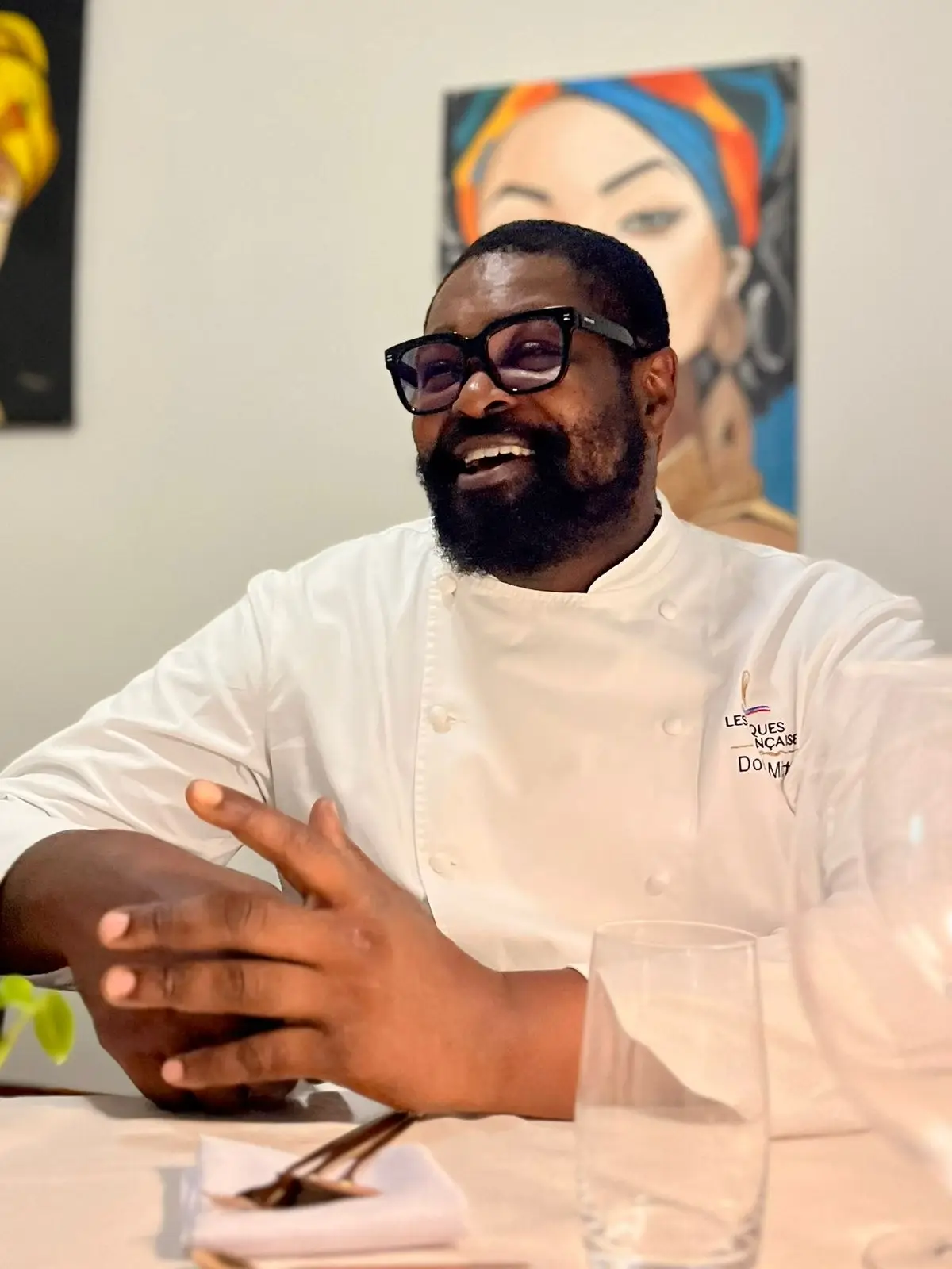 Retrato do chef Dorys Mirta, de dólmã branca